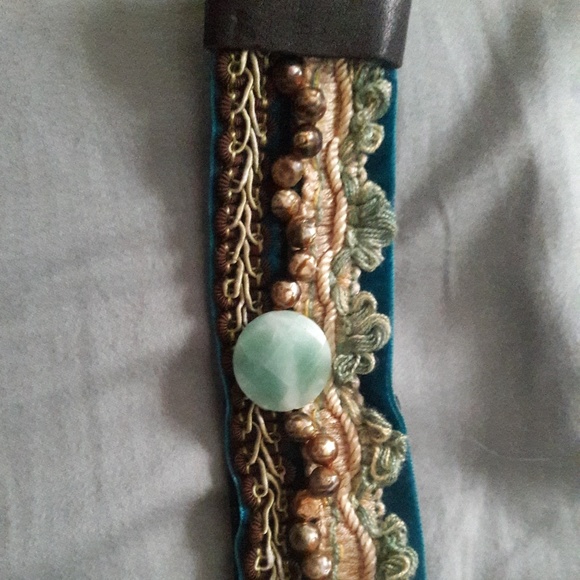 NEW Gorgeous beaded bracelet w/ stuninng gem stone - Picture 3 of 3